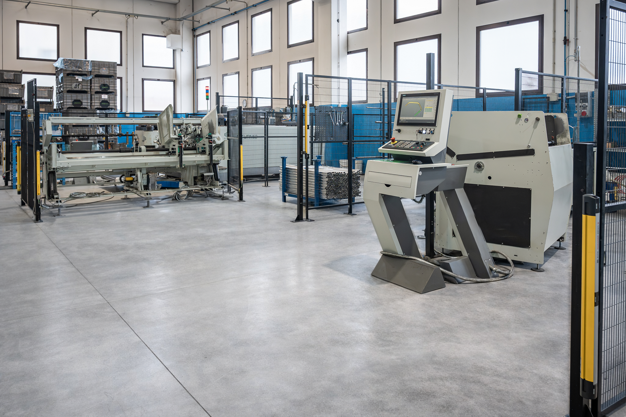 Impianti automatici di curvatura tubi e barre a 16 assi CNC