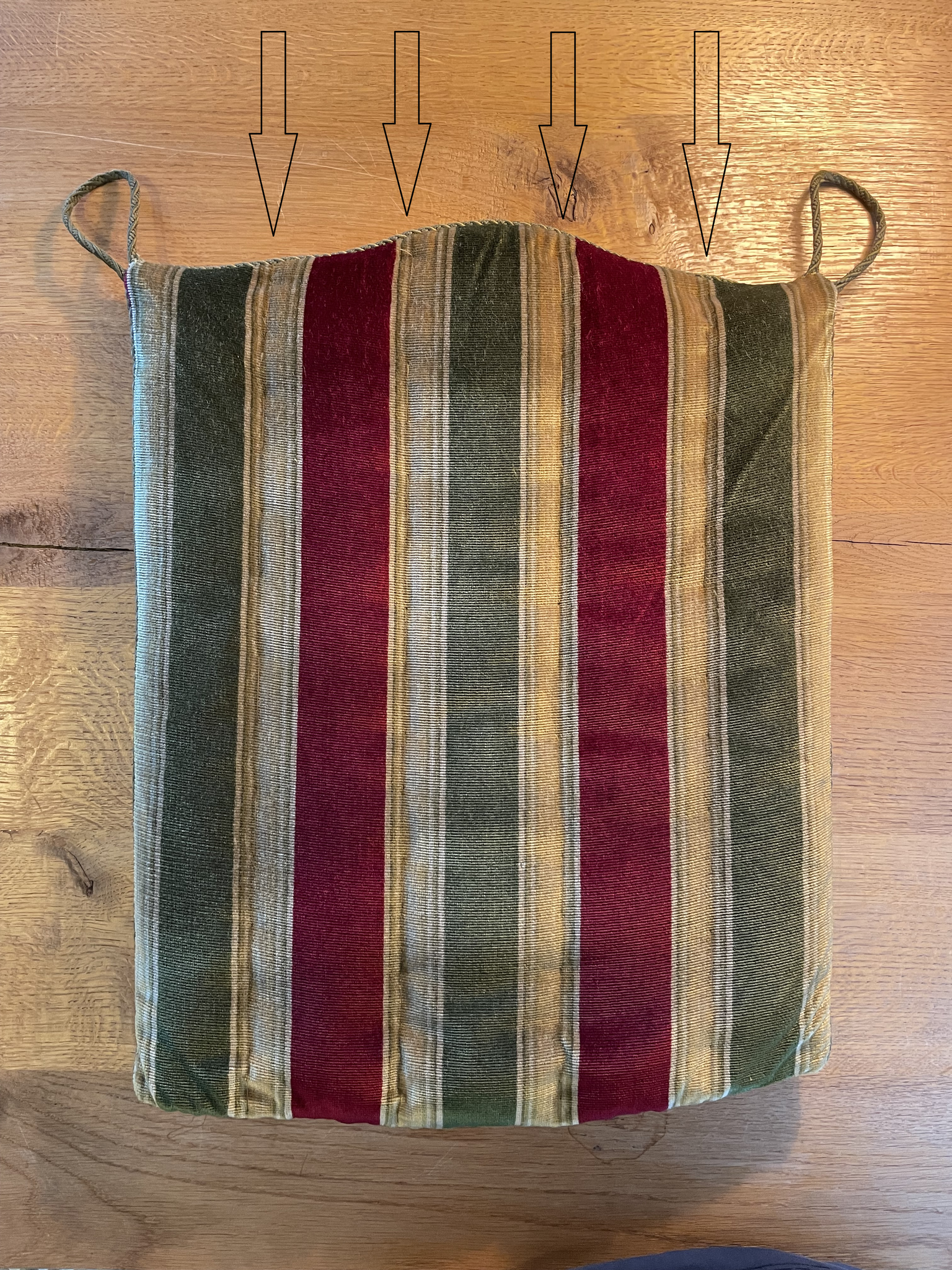 I put a set of 4 lines of stitching through the cushion to fix all layers firmly together.