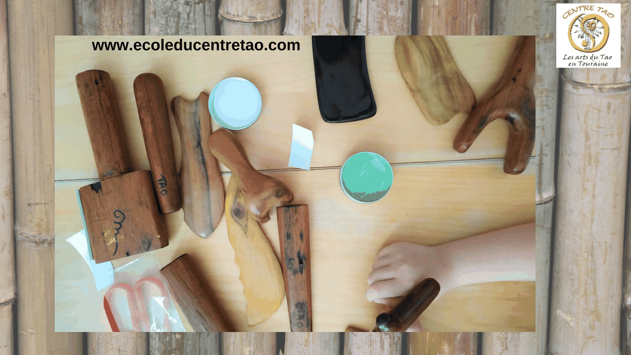 Assortiment d'outils de Guasha et Toksen pour le massage.