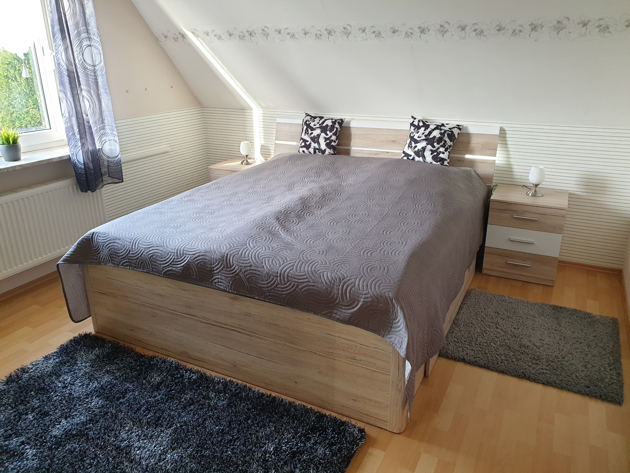 OG Schlafzimmer Nr. 1 mit Doppelbett ( 1x 180cm x 200cm)