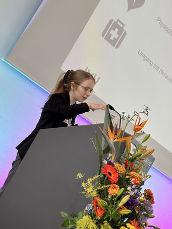Vortrag von Lisa Kaum (Johannes Kepler Universität Linz - Institut für Public und Nonprofit Management) zum Thema "Freiwilligengewinnung und -bindung" beim 15. Internationalen NPO-Colloquium 2024. | Foto: IZGS  