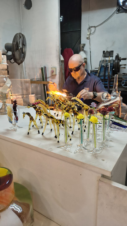 Glasblazer bij Mdina Glass, Ta' Qali, Malta