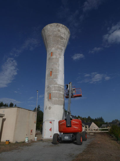 photo d'une mise en peinture d'un château d'eau en Corrèze par Coron
