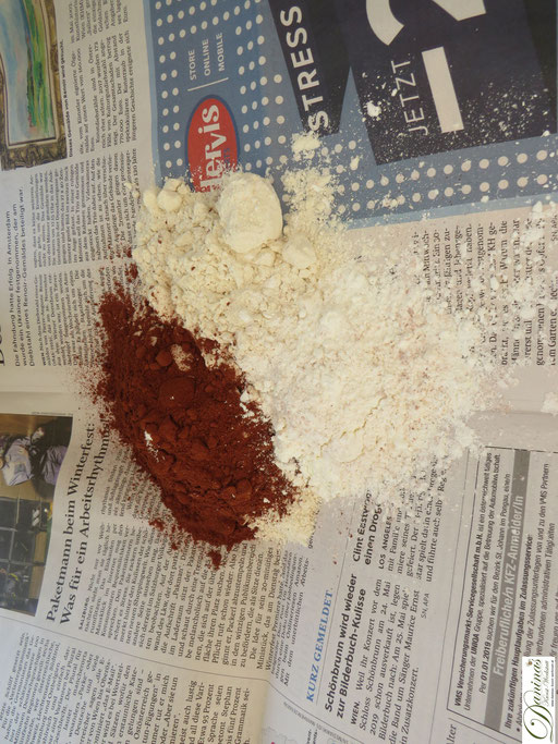 Backen Tipps & Tricks: Alle pulvrigen Zutaten wie Backpulver, Maizena und Kakao müssen sorgfältig mit dem Mehl gemischt werden