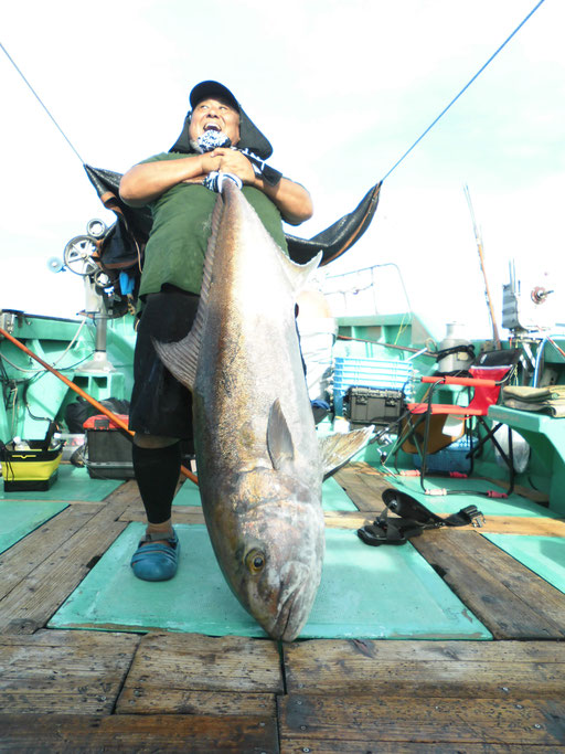 自己新記録更新！33.8㎏のカンパチ釣りました(^^♪