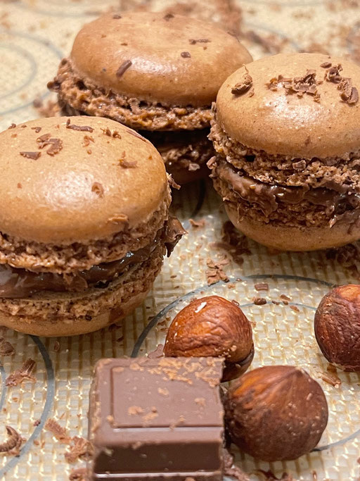 Macarons franceses artesanales de chocolate con Leche