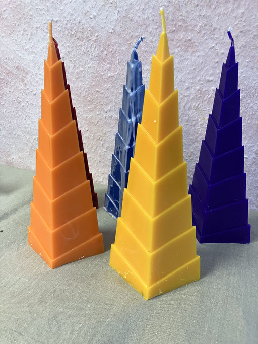 Rautempyramide - B:8,8 T:7,6 H:22 cm 