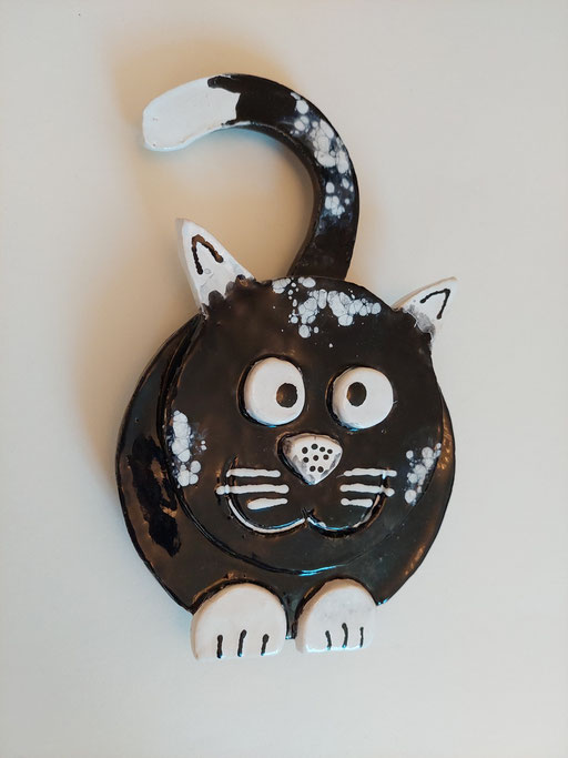"Schwarzer Garfield" Keramik aus weißem Ton bunt glasiert, 21cm hoch