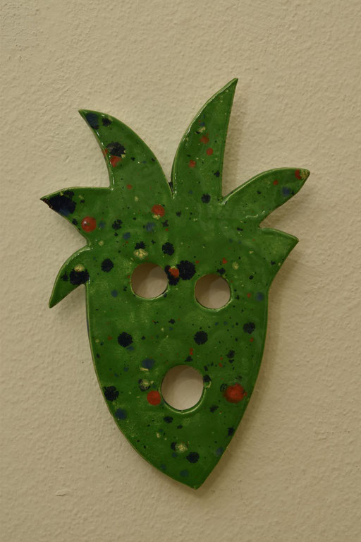 "Maske grün" Keramik aus weißem Ton, bunt glasiert, 26 cm hoch