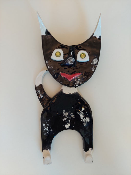 "Schwarze Katze" Keramik aus weißem Ton bunt glasiert, 27cm hoch