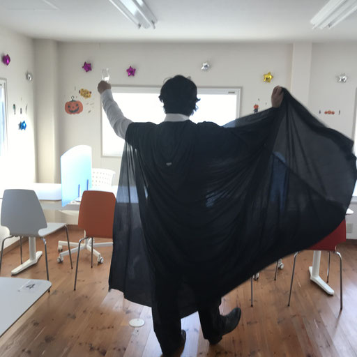 2019年のハロウィン。仮面もつけています。