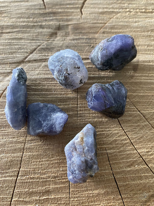 Tanzanite  Nimalaé Lithothérapie et boutique de minéraux 