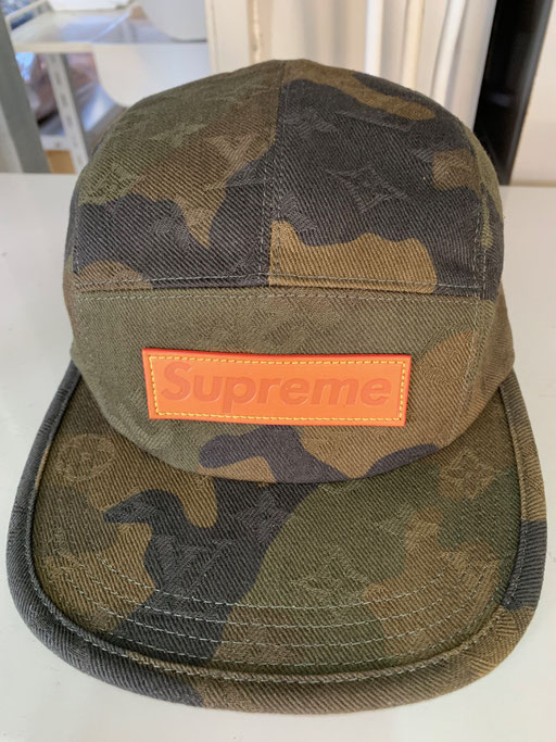 高額なSUPREMEコラボキャップ