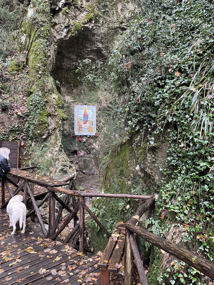 12/11/2023 Grotta dell'apparizione Madonna dell'Eterno Montecorvino Rovella
