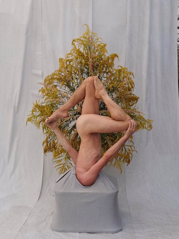 Wolfgang Wallner Wohnskulpturen Aktfotografie mit Bernhard Weihmar und Bernhard Thenmeyer "Die Vase"