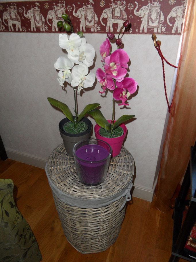 orchidées et bougie parfumée