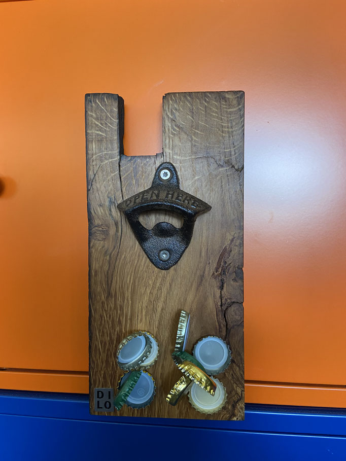 Gusseisen klassisch auf Eichenbalken-Brett, 35.-