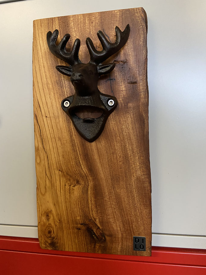 Gusseisen-Hirsch auf Ulmenbalken-Brett, 4 Magnete 70.-