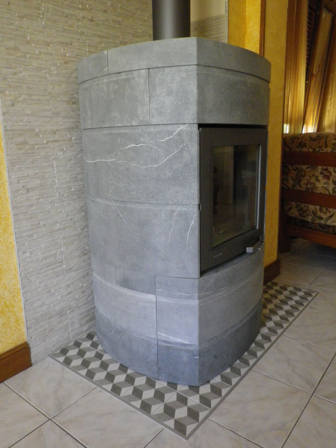 poêle-cheminée en stéatite pierre ollaire à accumulation de chaleur