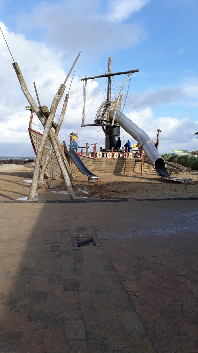 Spielplatz vorm Strandhaus Döse