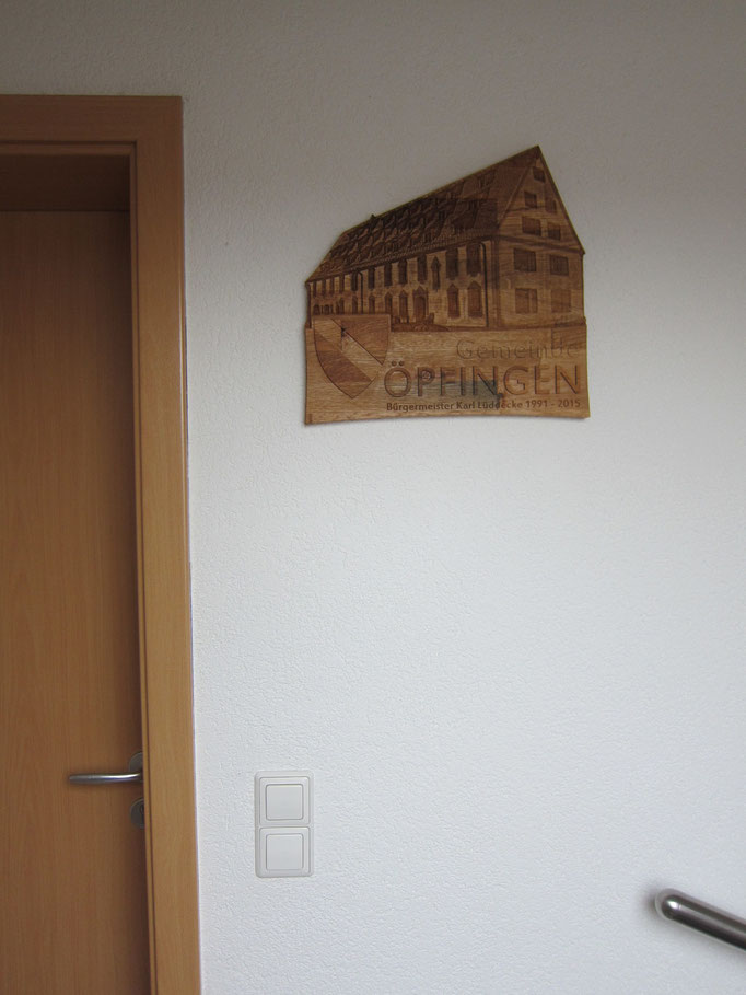 Rathaus Öfingen Geschenk für Karl Lüddecke / kreativ-fraesen