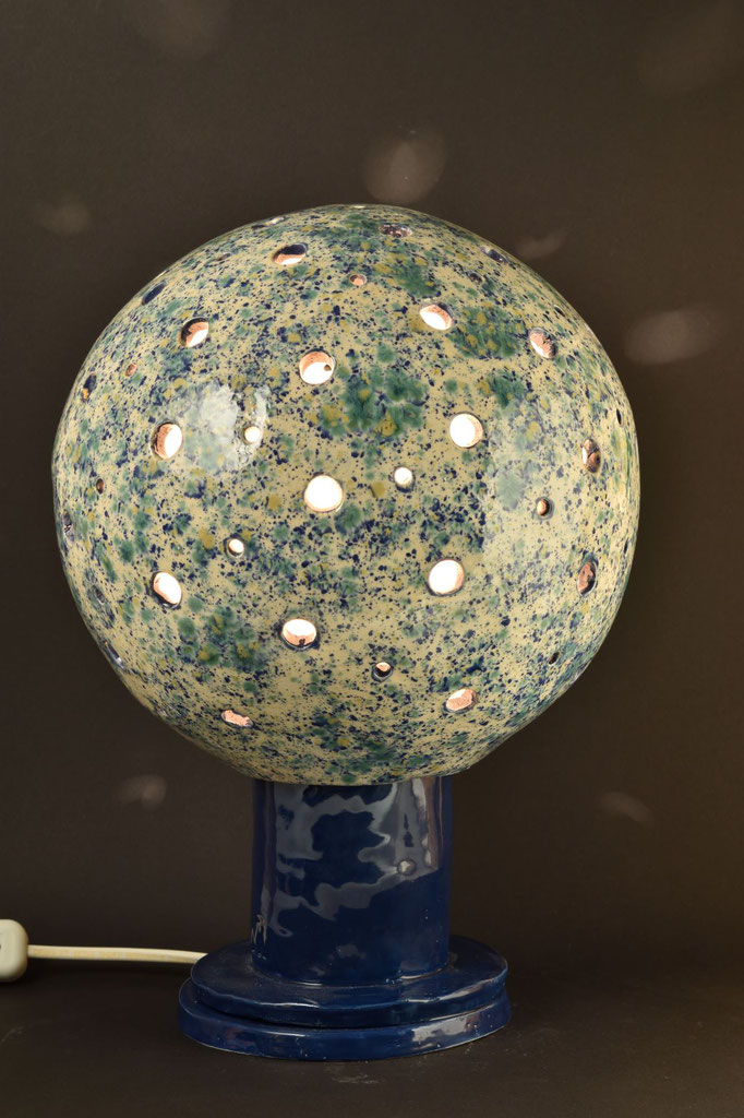 "Kugelleuchte 2" Keramik aus weißem Ton bunt glasiert, 35cm hoch