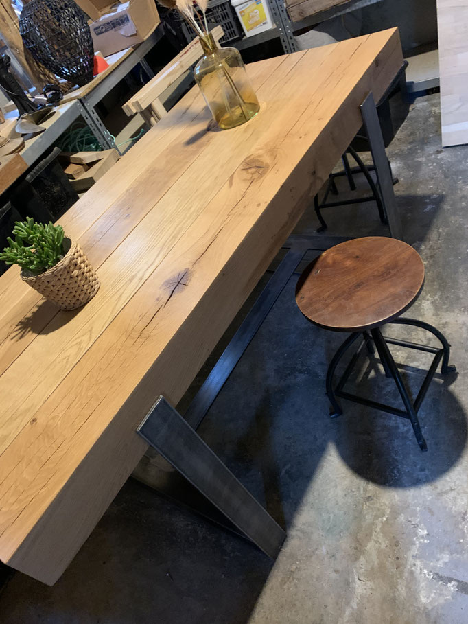 TABLES SUR MESURE EN CHÊNE MASSIF 