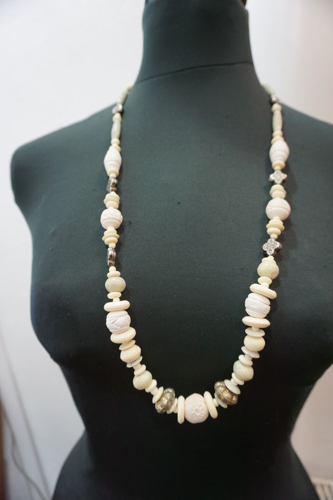Modeschmuck aus Keramik Perlen im Antik Look. Preis: VB 6,00 €
