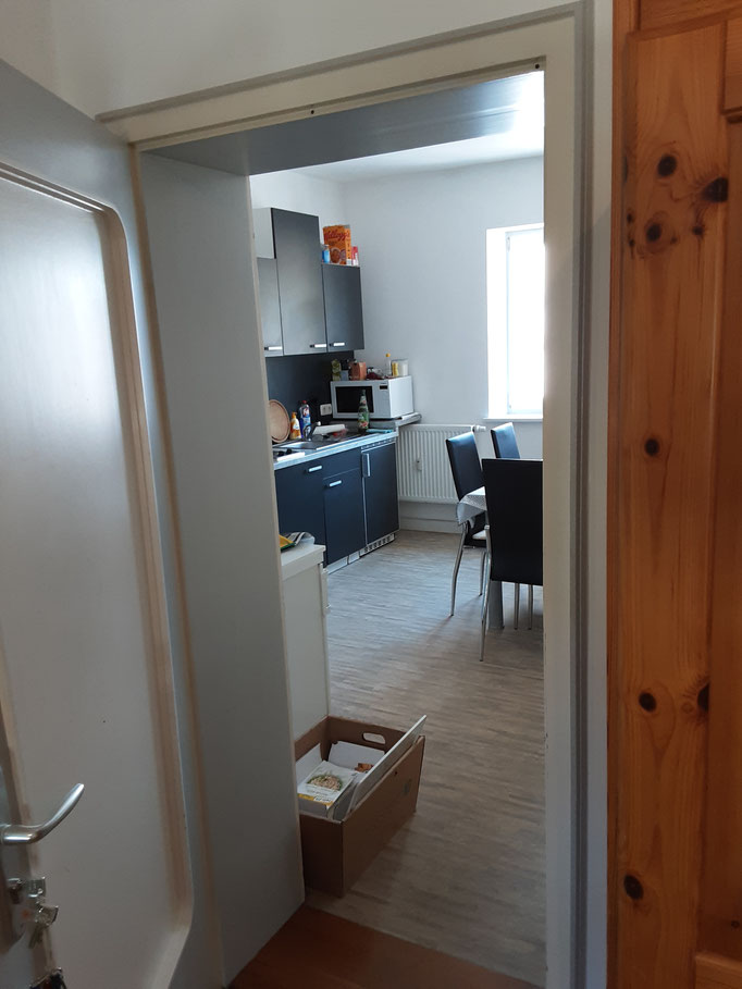 Blick in die Küche von Zimmer 2 im 1. Stock