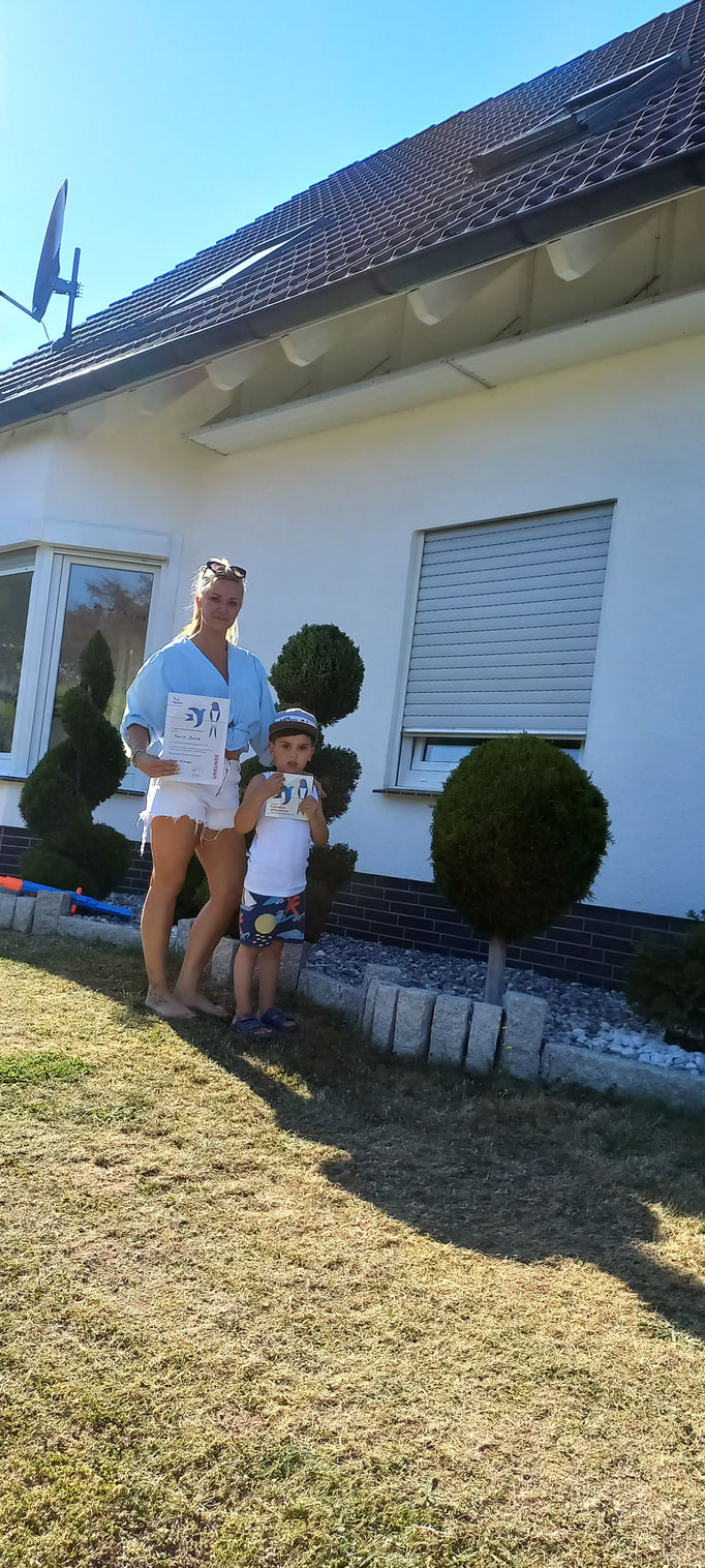 Frau Brandt mit Sohn Schwalben Windhausen