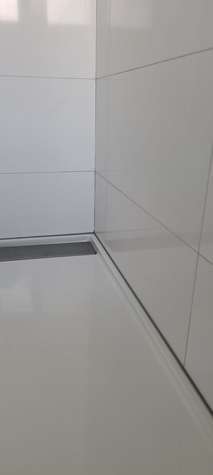 BTK Tegelzetters Venlo - kitwerk vervangen badkamer te Kessel