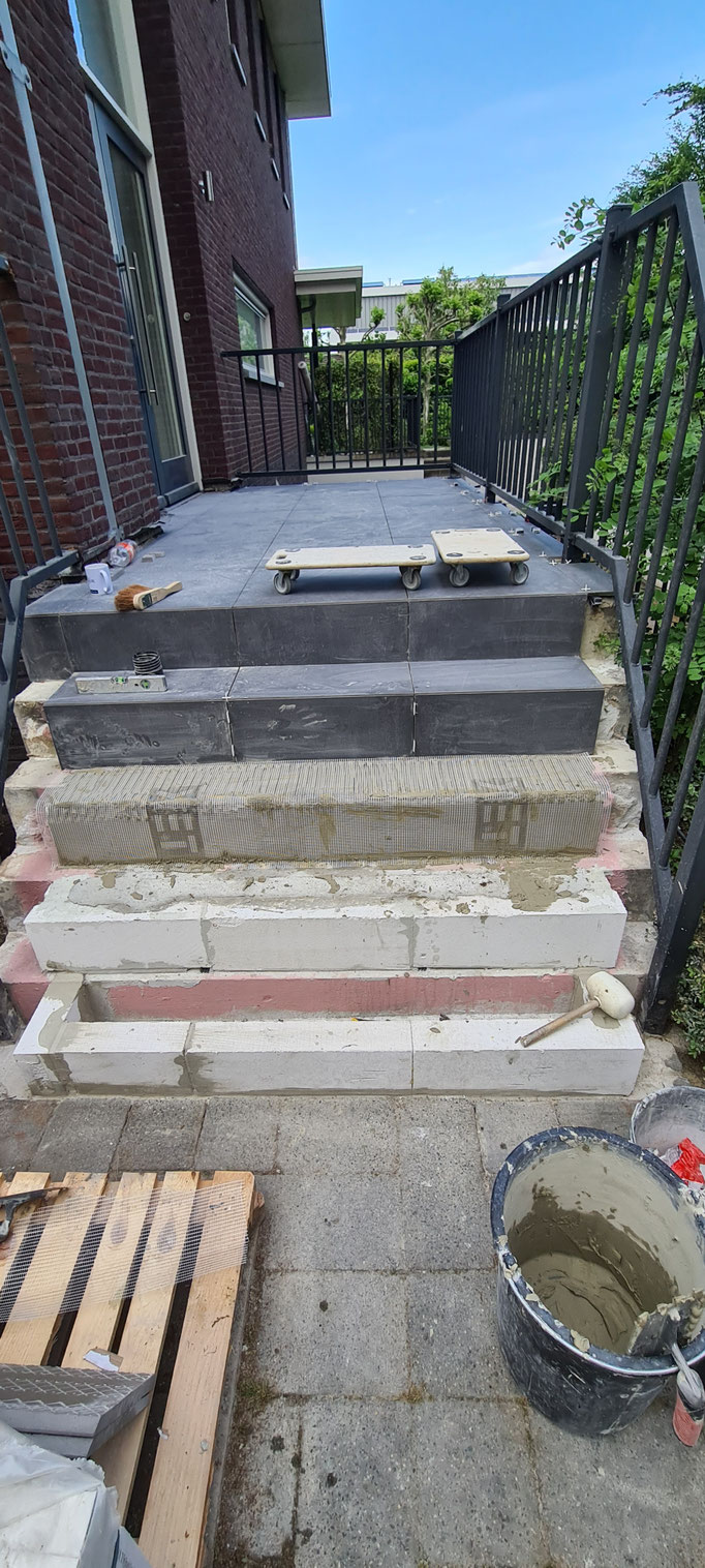 BTK Tegelzetters Venlo - trap en bordes te Venlo