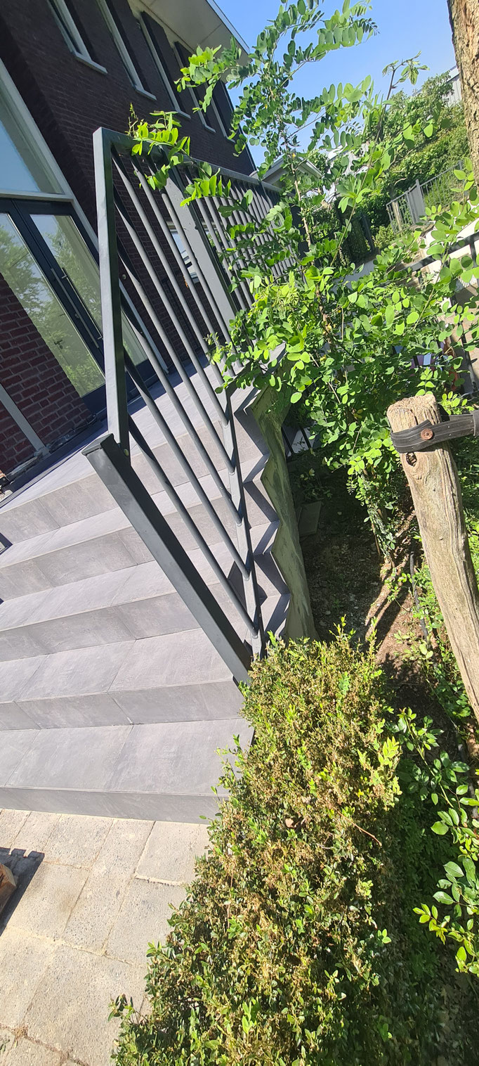 BTK Tegelzetters Venlo - trap en bordes te Venlo