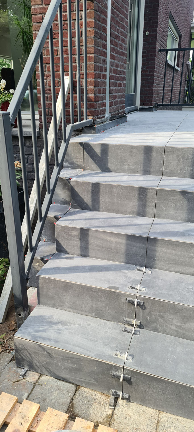 BTK Tegelzetters Venlo - trap en bordes te Venlo