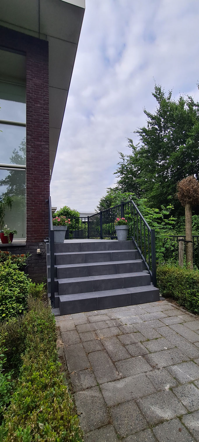 BTK Tegelzetters Venlo - trap en bordes te Venlo