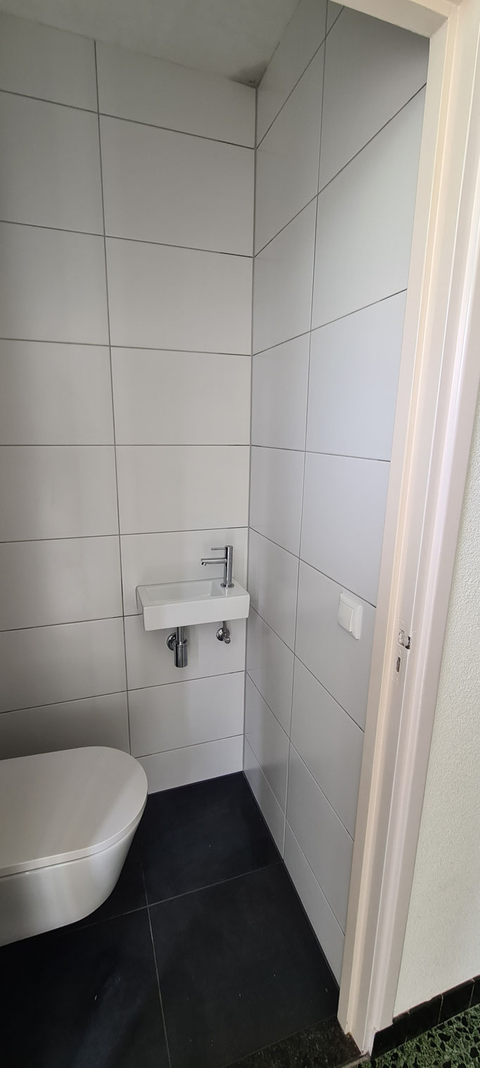 BTK Tegelzetters Venlo - tegelwerk toilet te St Odiliënberg