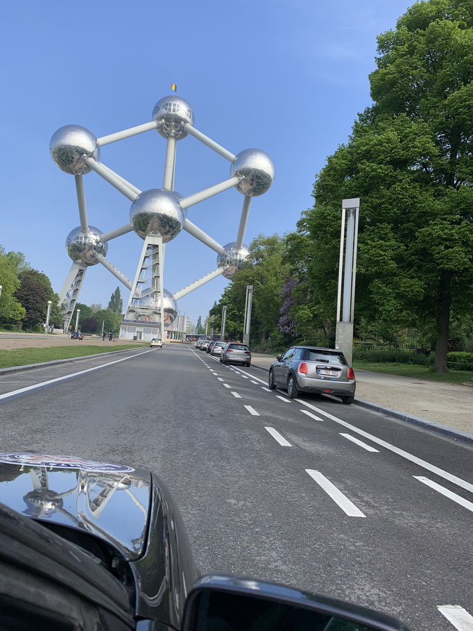 Anfahrt auf den "Square de l´Atomium".