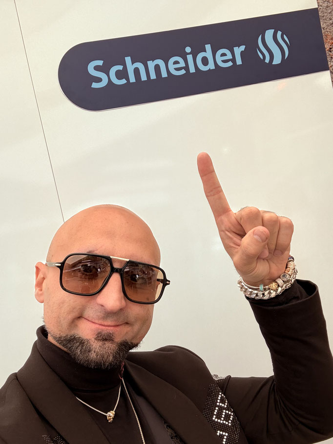 Johnny Diablo - Magic for Fa. Schneider