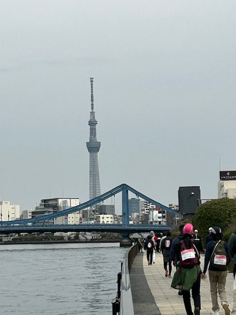 隅田川沿いを歩く