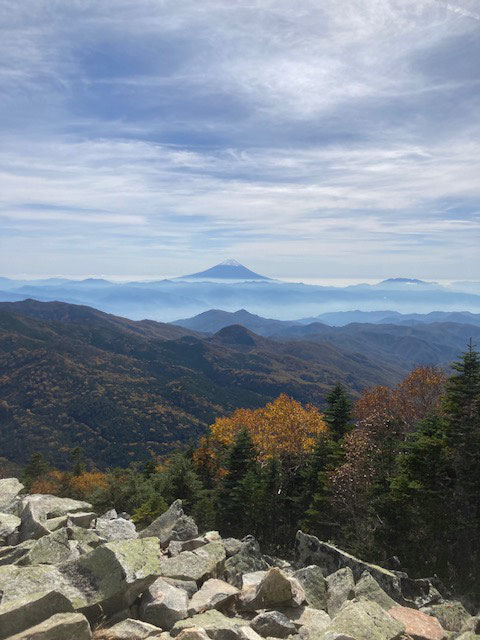 秋の山からの富士山