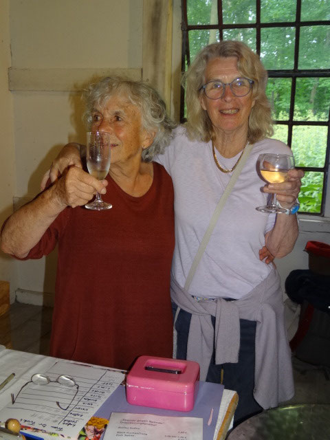 Finissage Ausstellung Elke Schweigart u. Volker Tiemann / Kulturpark Seekamp / 06.07.25 / Kuratorinnen Gisela Gülzow u. Nana Fahl / Fotograf: Rolf Johanning