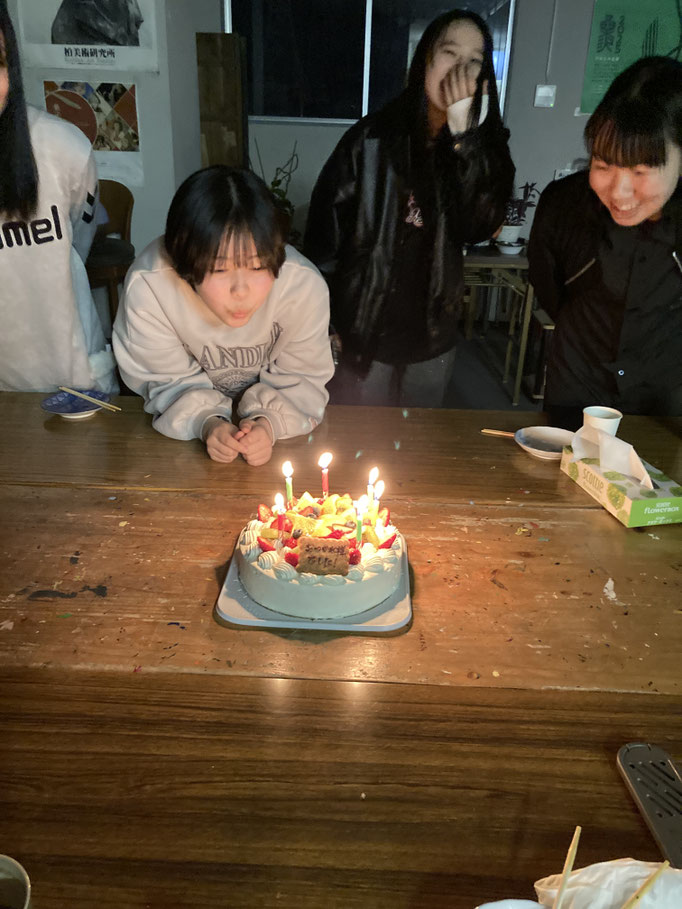 受験生にローソクの火を消してもらうのも毎年恒例w