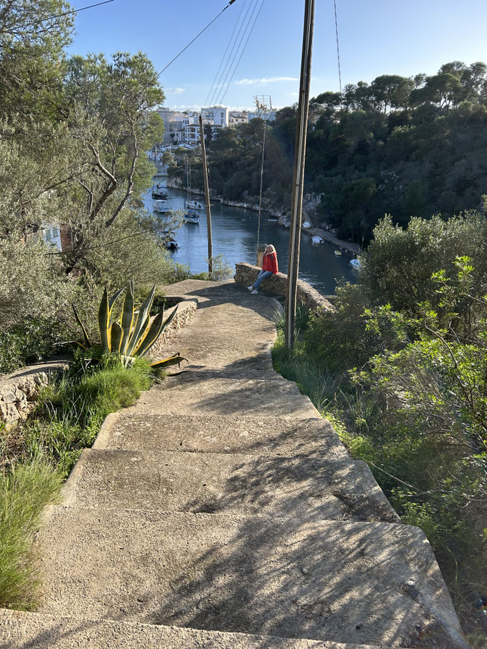 Treppe hinunter zur Badestelle