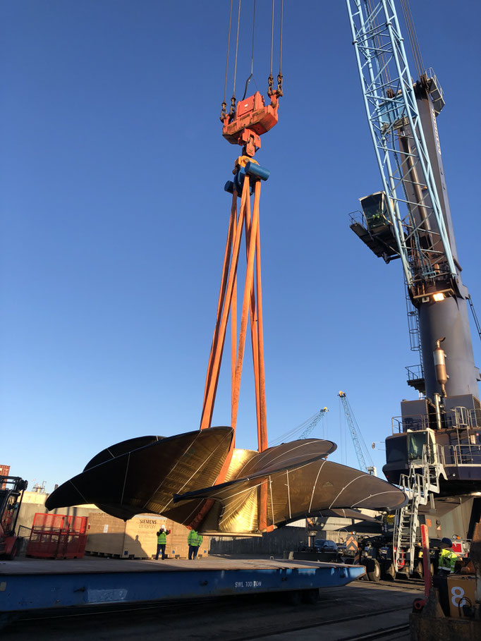 propeller transshipment in Hamburg 