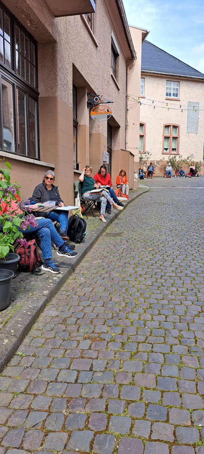 Die Sketcher in der Asbachgasse.