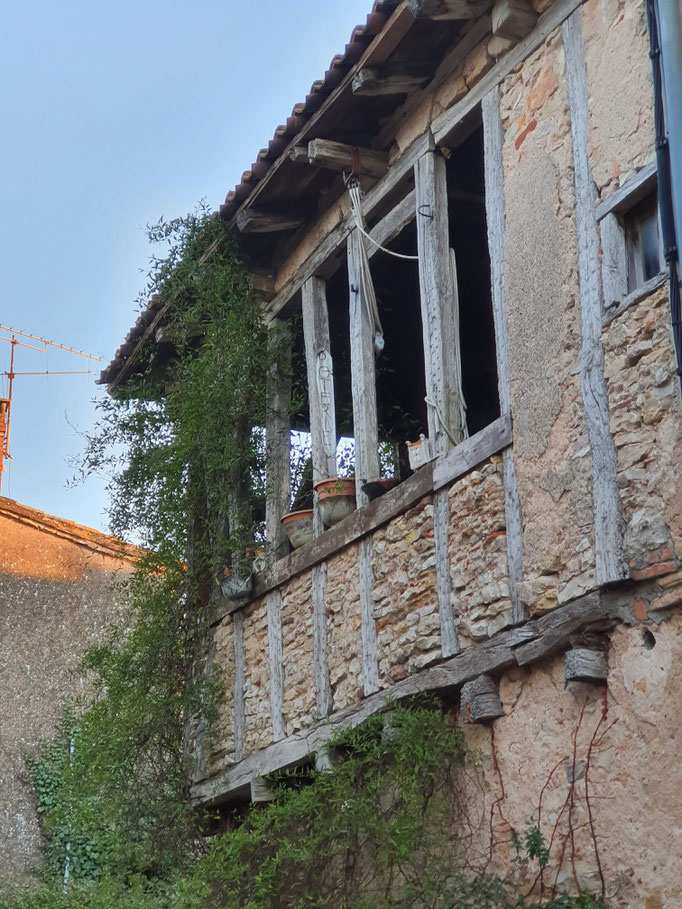 Puycelsi vielles batisse ballade tarn-et-garonne quercy gites du mas d'aspech 