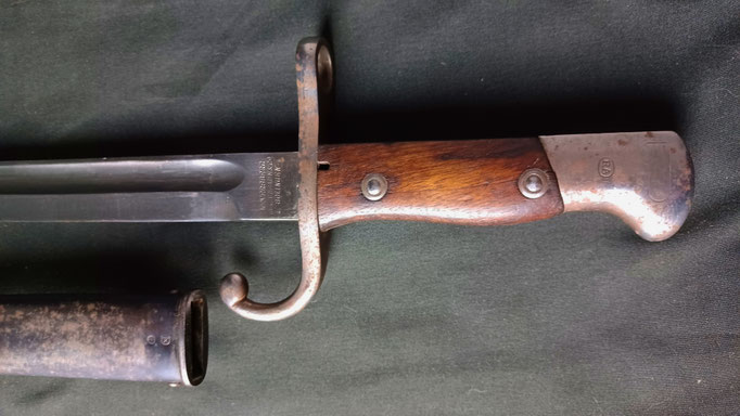 baïonnette  mauser argentine  modelèle 1909 detail de la poignée bois
