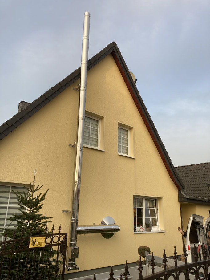 Edelstahlschornstein mit Versatz Leegebruch