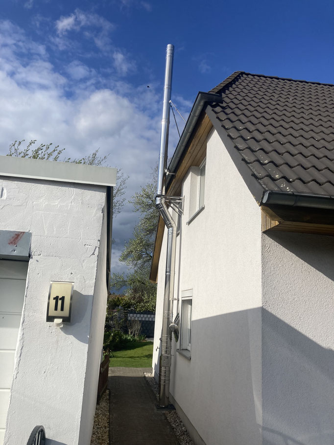 Schornstein Edelstahl vor Krüppelwalmdach Oranienburg