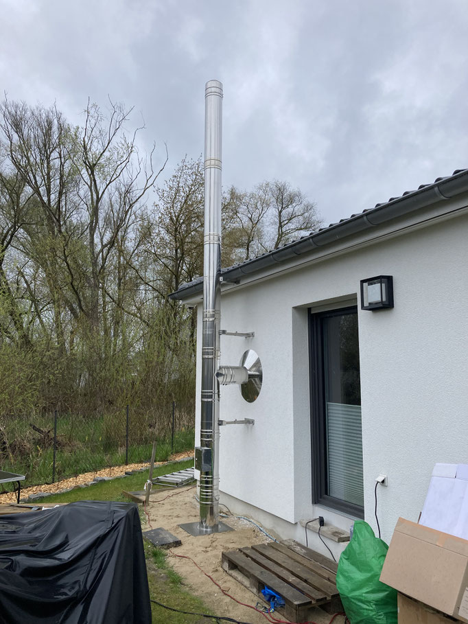 Edelstahlschornstein Fußmontage Birkenwerder